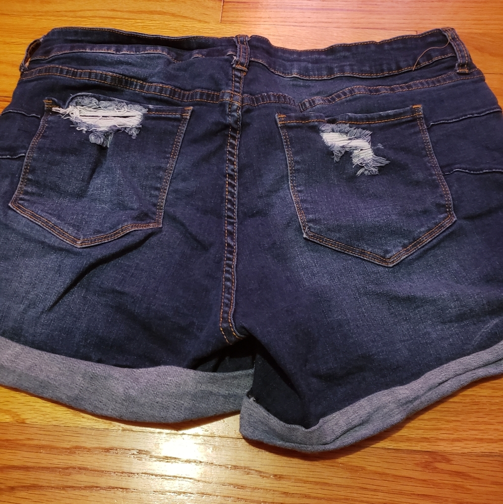 Womens size 17 dark wash Jean distressed shorts